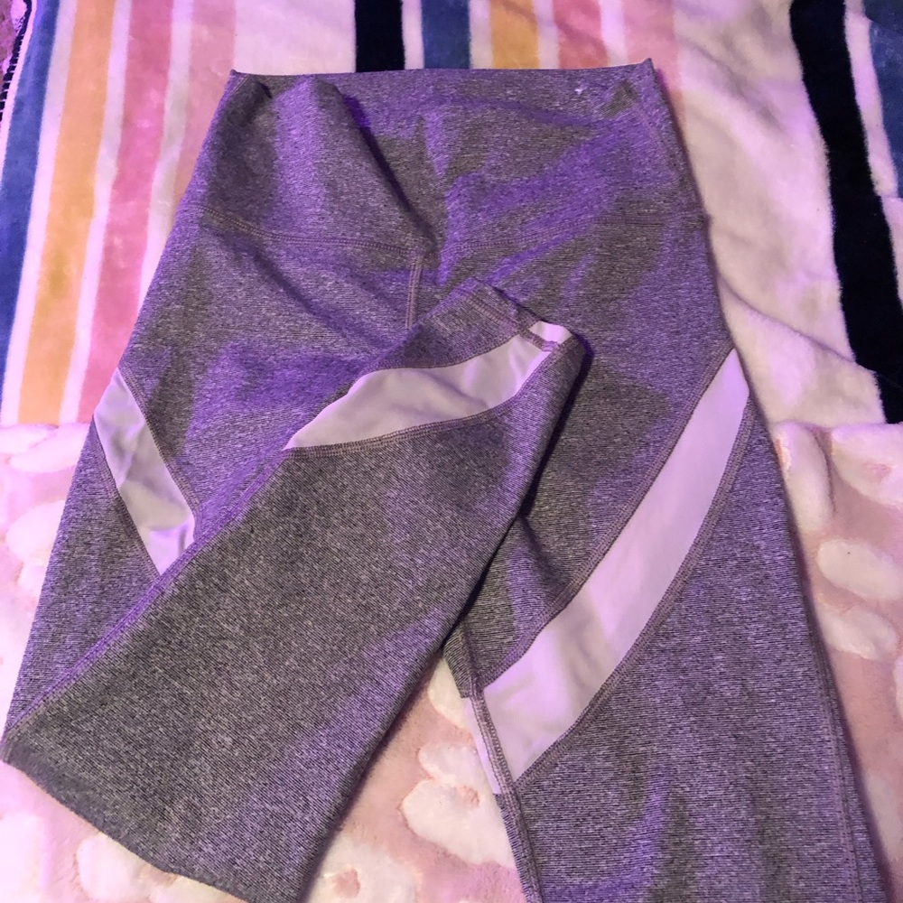 size small, gray and white arie workout leggings